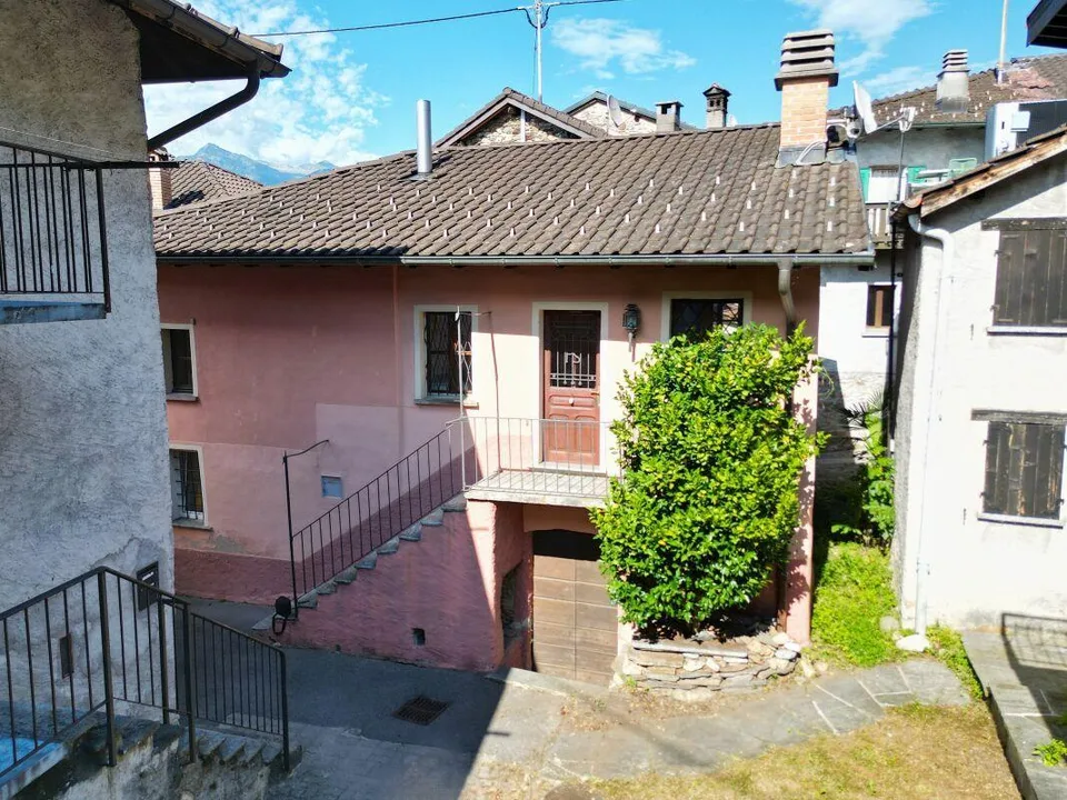 Casa storica con due unità abitative nel nucleo di Piazzogna | Char...