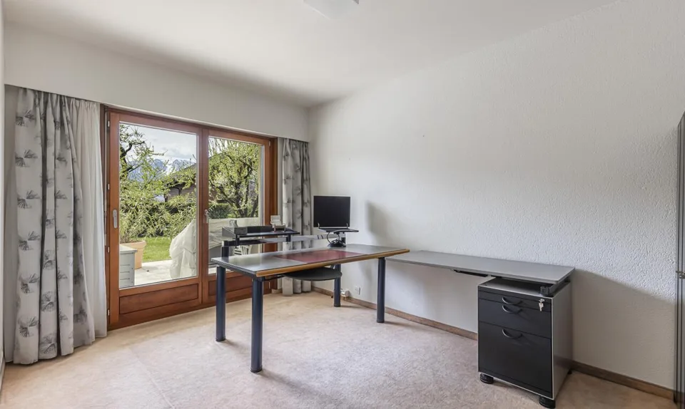 Exklusiv: Große Villa mit 5 Zimmern und Swimmingpool – Foto 8 von 19
