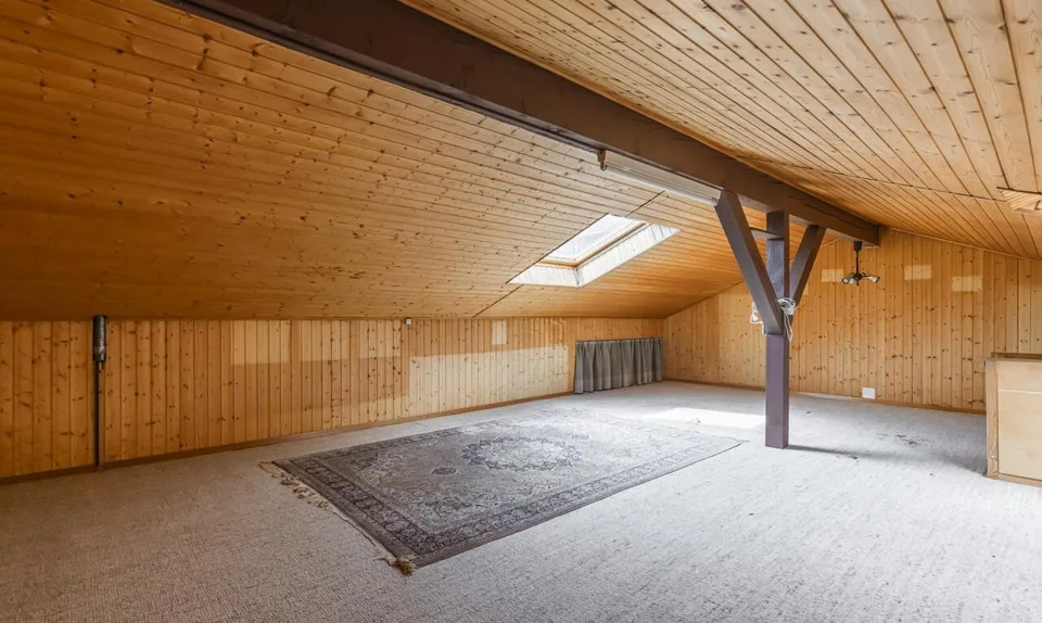 Exklusiv: Große Villa mit 5 Zimmern und Swimmingpool – Foto 10 von 19