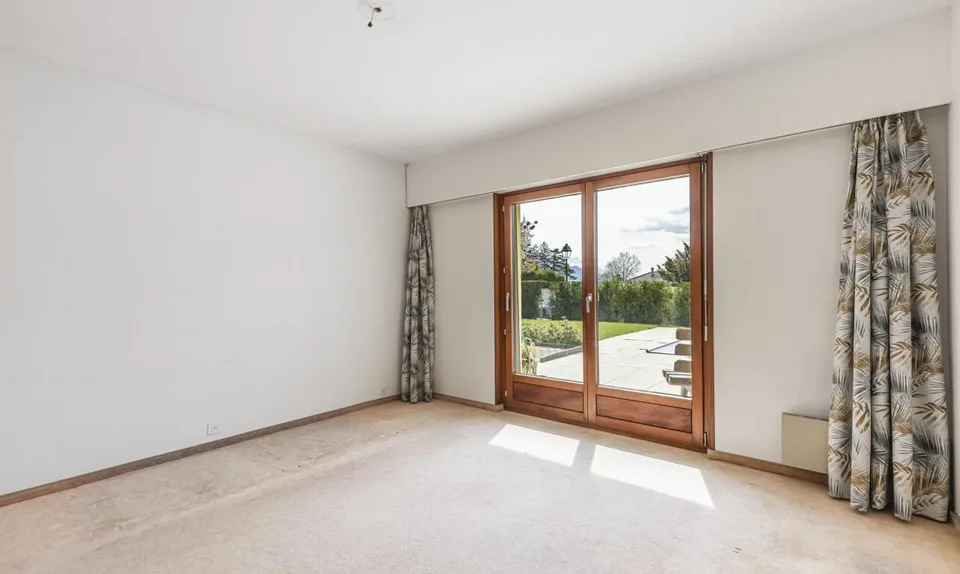 Exklusiv: Große Villa mit 5 Zimmern und Swimmingpool – Foto 7 von 19