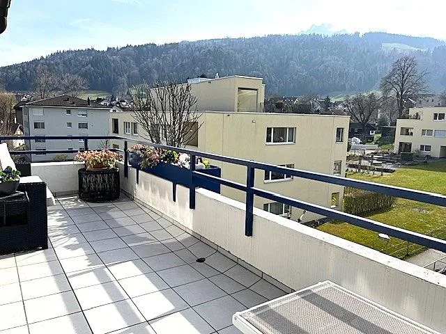 Sonnige Wohnung mit Cheminée auf oberster Etage in Stadtnähe