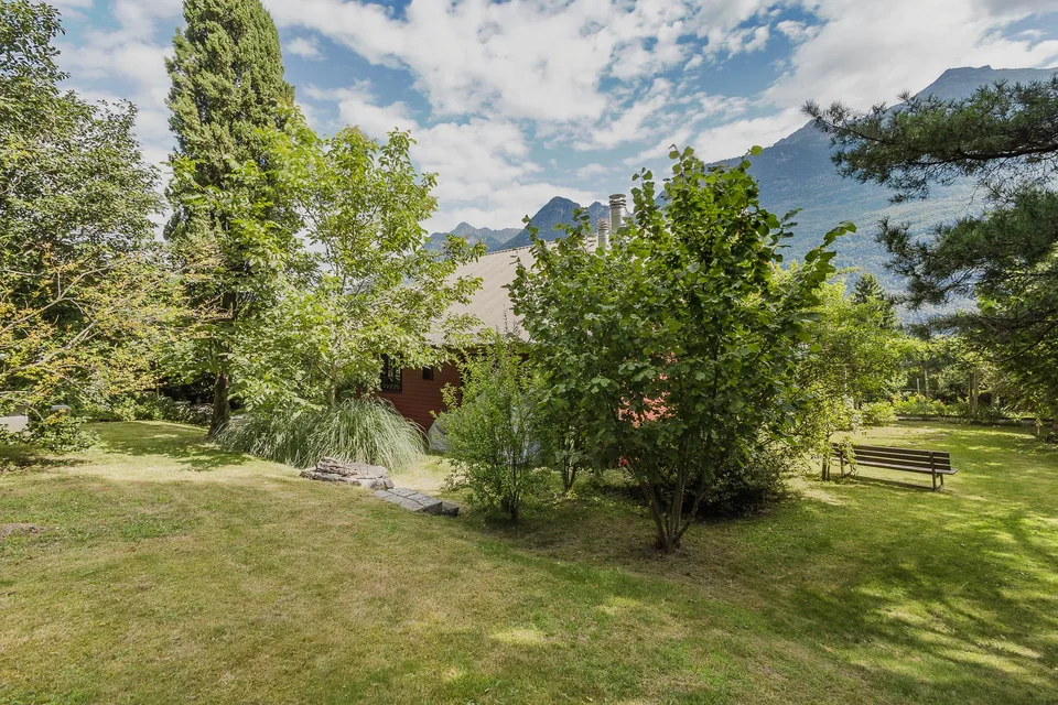 Vivi nel verde, senza compromessi: casa indipendente in legno a Moleno