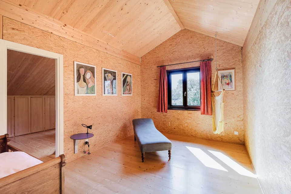 Vivi nel verde, senza compromessi: casa indipendente in legno a Moleno – foto 13 di 15