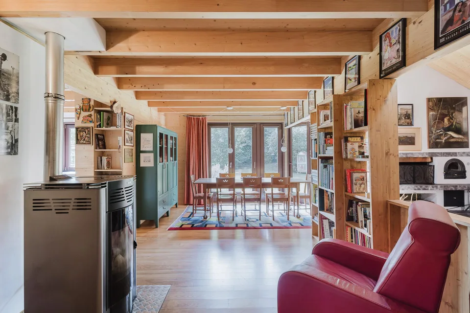 Vivi nel verde, senza compromessi: casa indipendente in legno a Moleno – foto 6 di 15