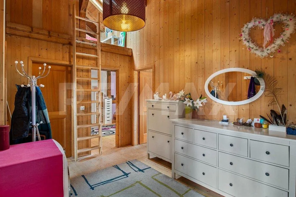 Bijou Dachwohnung mit Atelier – Foto 8 von 13