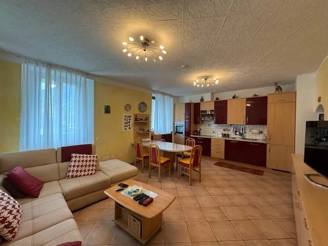 Biasca: casa unifamiliare con giardino e garage doppio