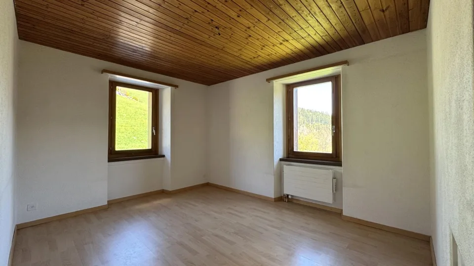 Charmante 3.5-Zimmerwohnung mit traumhaftem Bergpanorama in Castiel – Foto 6 von 12