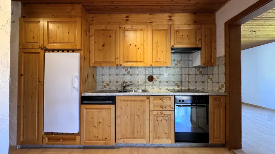 Charmante 3.5-Zimmerwohnung mit traumhaftem Bergpanorama in Castiel – Foto 7 von 12