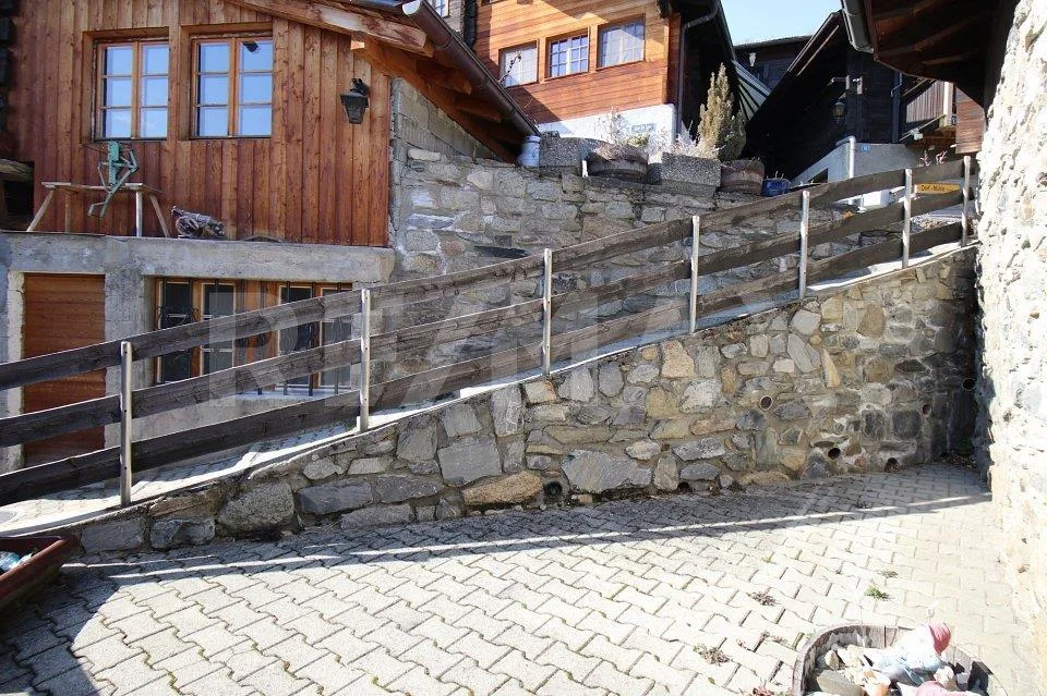 Historisches Alpenjuwel: Charmantes Haus in Wallis – Foto 7 von 13