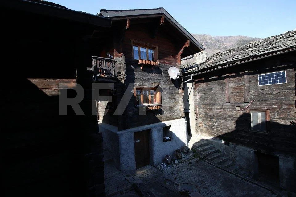 Historisches Alpenjuwel: Charmantes Haus in Wallis