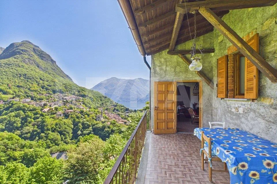 Meravigliosa casa nel borgo storico di Castello Valsolda (Italia)