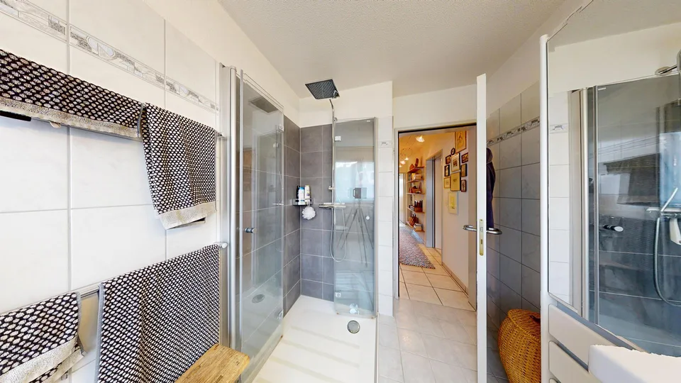 4½ Zimmer/Mittelhaus – für Kenner beinahe im Neuzustand! – photo 16 sur 26