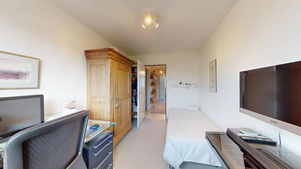 4½ Zimmer/Mittelhaus – für Kenner beinahe im Neuzustand! – photo 13 sur 26