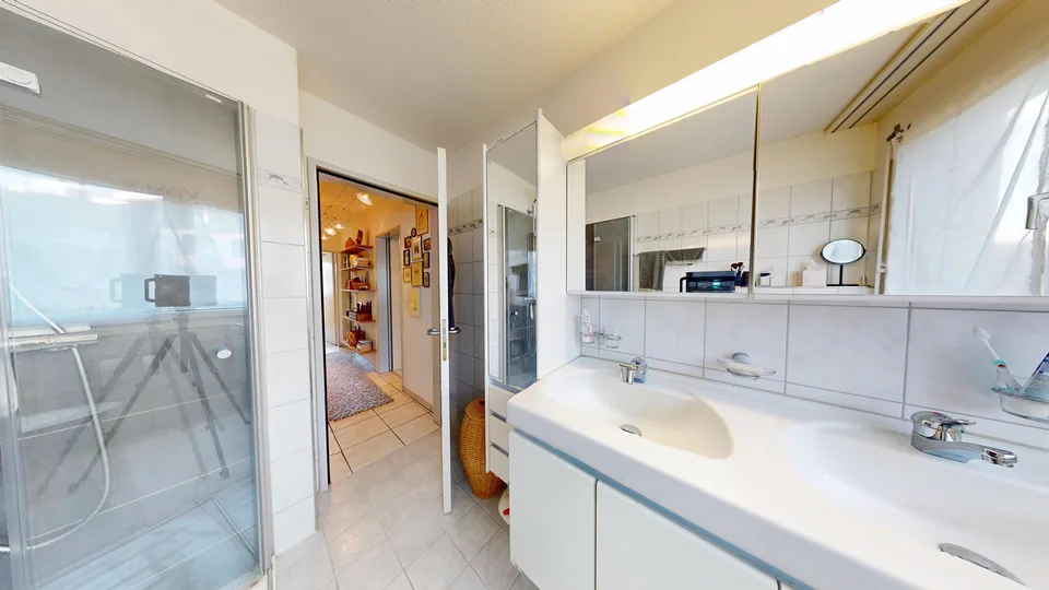 4½ Zimmer/Mittelhaus – für Kenner beinahe im Neuzustand! – photo 15 sur 26