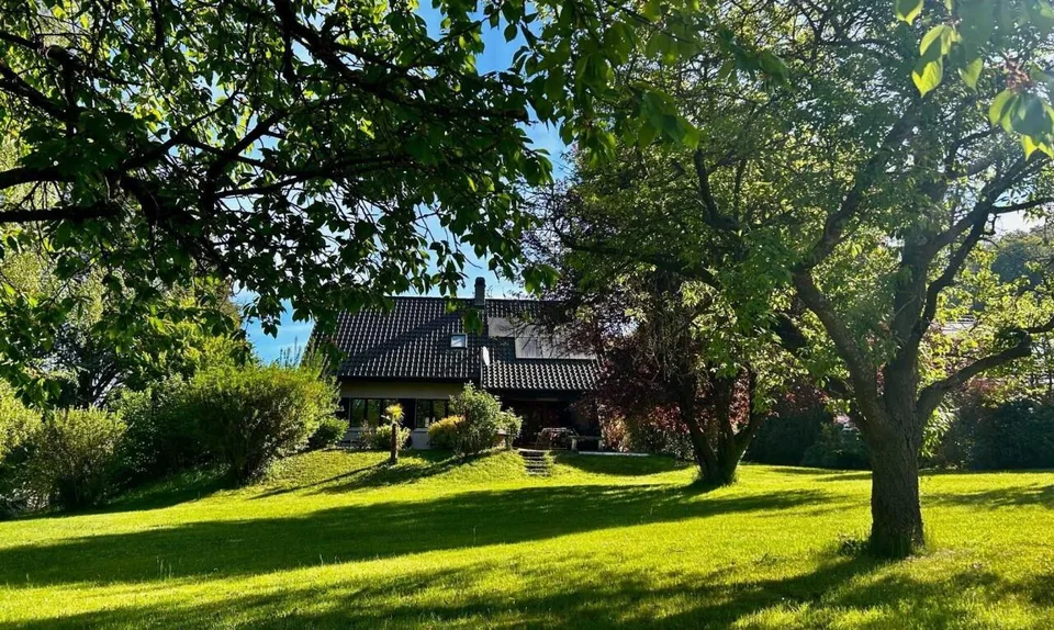 Maison individuelle sur un grand terrain