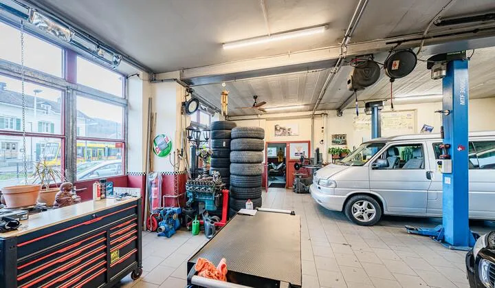 WOHN- UND GESCHÄFTSHAUS MIT POTENZIAL IM HERZEN VON ETTINGEN