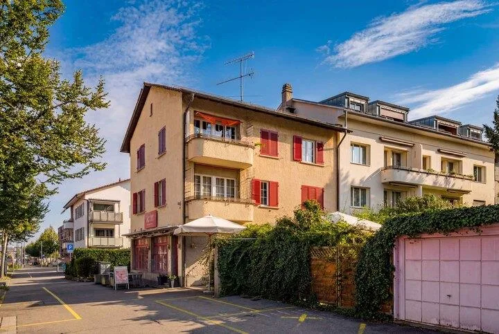 ERTRAGSSTARKES WOHN- UND GESCHÄFTSHAUS MIT RESTAURANT UND WOHNUNGEN