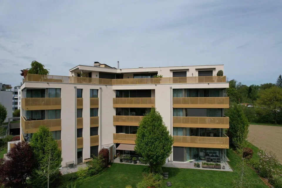 Elegante 2.5-Zimmer-Wohnung mit Balkon und Blick ins Grüne