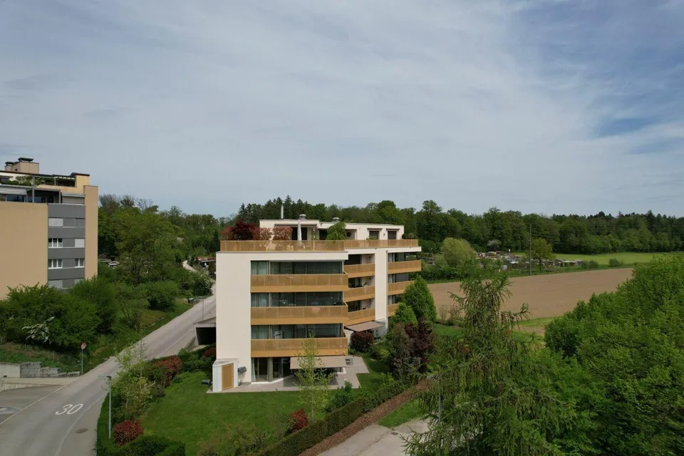 Elegante 2.5-Zimmer-Wohnung mit Balkon und Blick ins Grüne