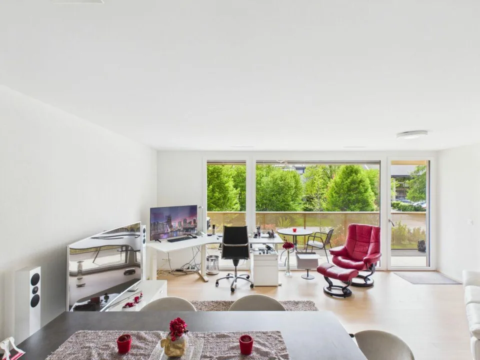 Elegante 2.5-Zimmer-Wohnung mit Balkon und Blick ins Grüne