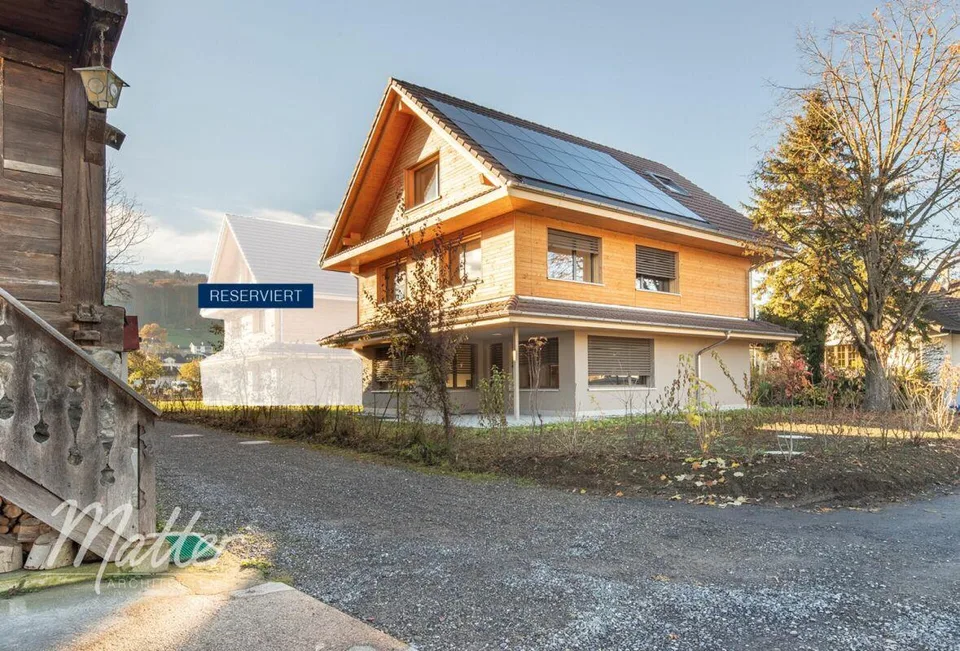 NEUES 6.5-Zimmer-Einfamilienhaus am See
