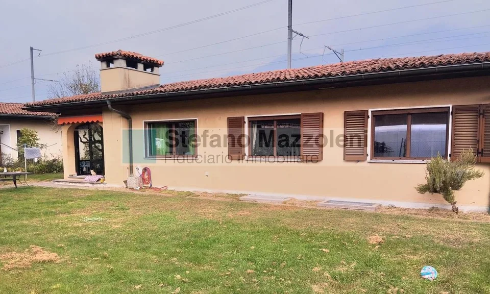 QUARTINO – Vendesi casa accogliente, spaziosa e ben servita