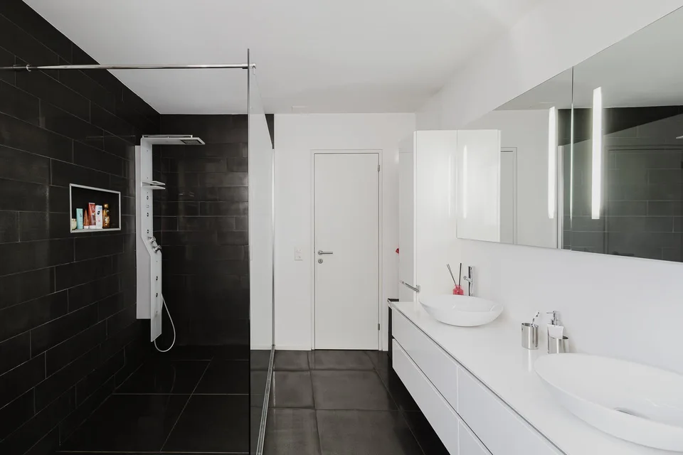 Schöne und moderne Villa mit fantastischer Seesicht (68) – foto 9 di 16