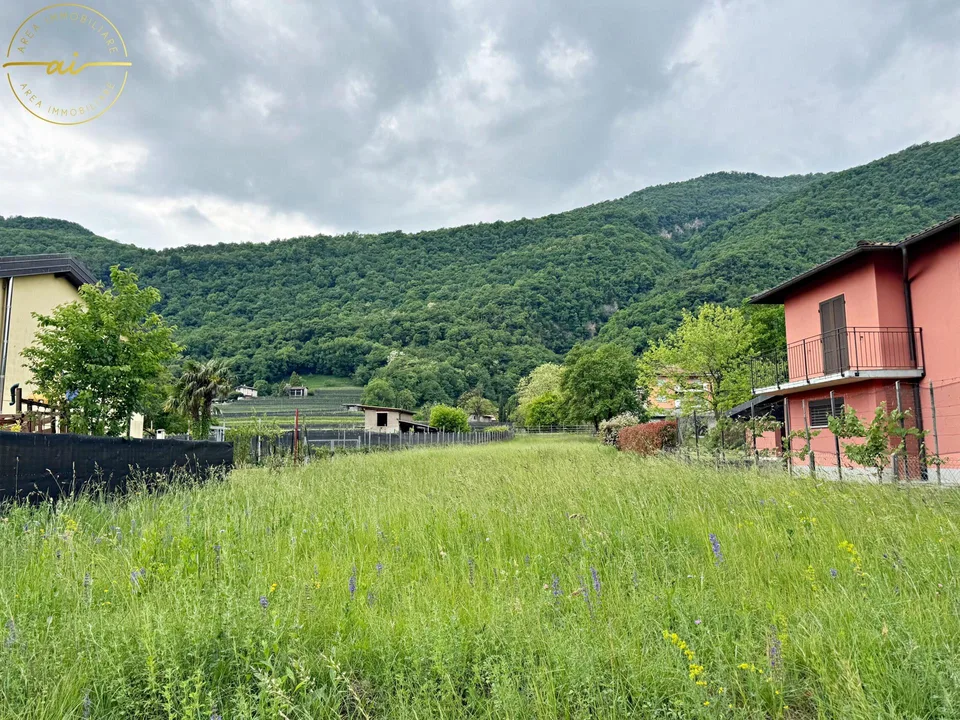 TERRENO EDIFICABILE IN POSIZIONE CENTRALE A RIVA SAN VITALE