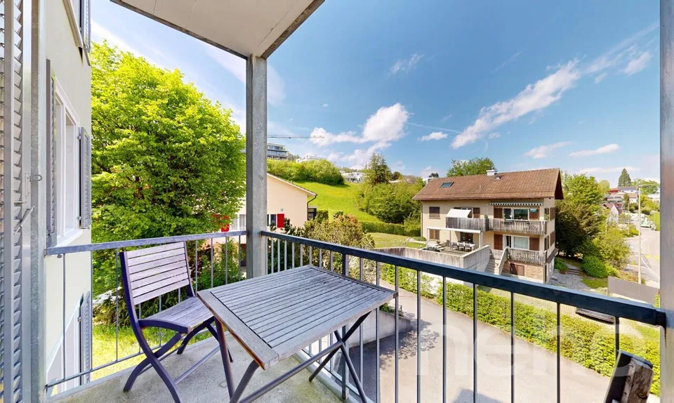 Appartement rénové avec balcon et proche du lac