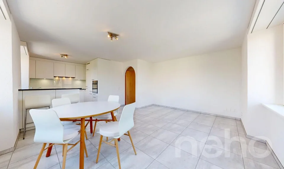 Appartement rénové avec balcon et proche du lac