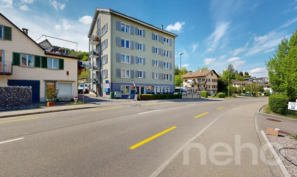 Renovierte Wohnung mit Balkon und Nähe zum See