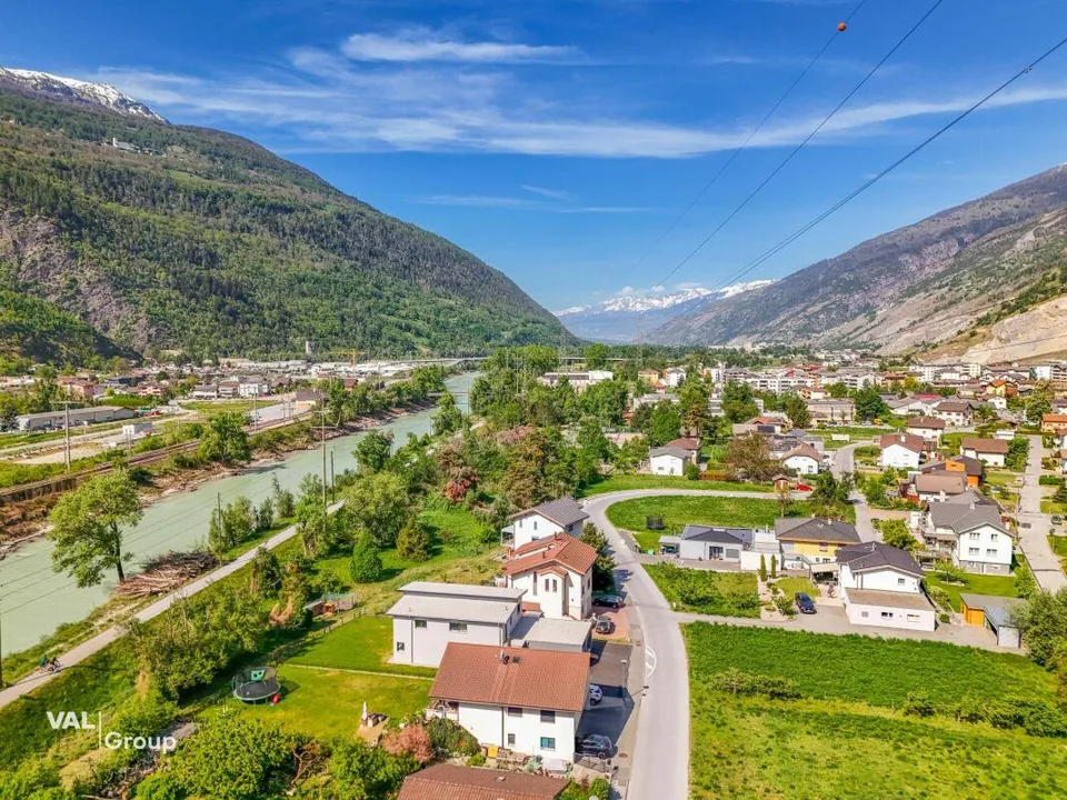 Stilvoll renovierte 4.5-Zimmerwohnung an ruhiger Lage in Raron – Foto 12 von 16