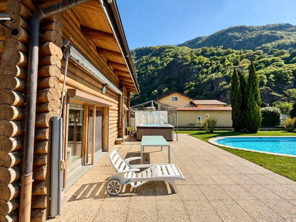 MAISON INDIVIDUELLE D'EXCEPTION EN RONDINS DE BOIS – photo 13 sur 13