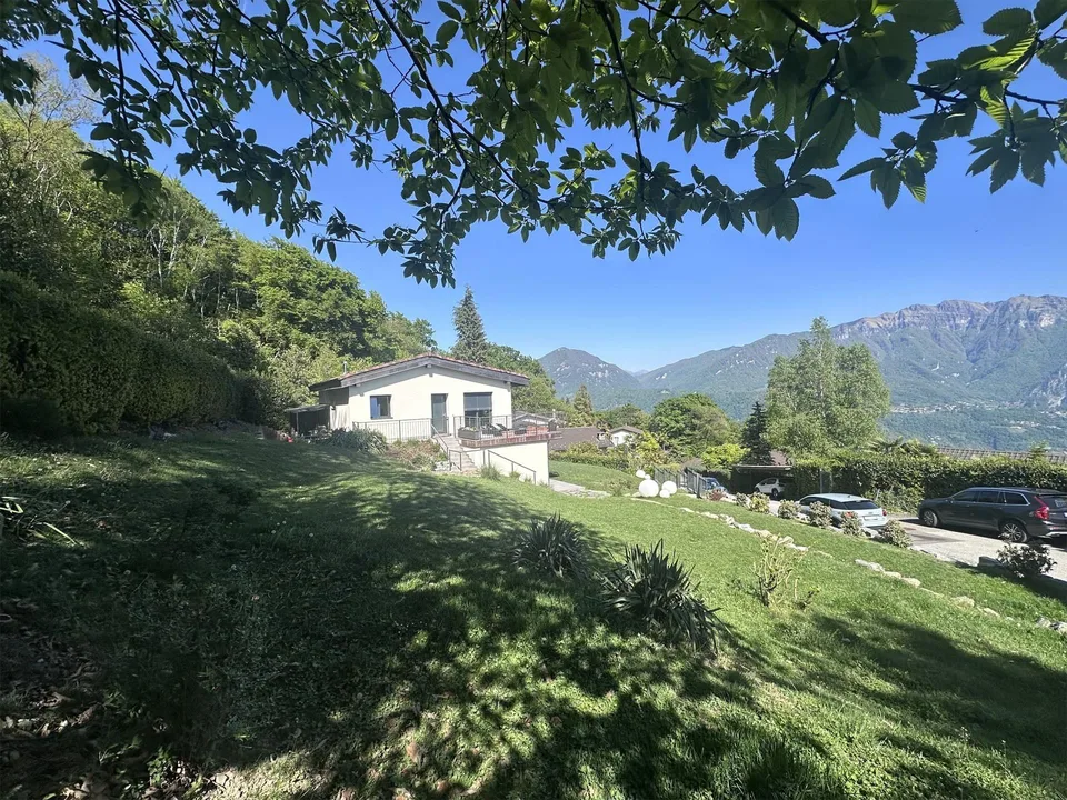 SPETTACOLARE CASA 5.5 CON MERAVIGLIOSA VISTA LAGO
