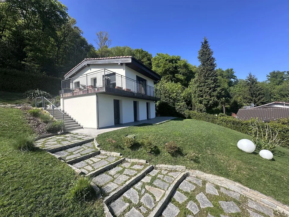 SPETTACOLARE CASA 5.5 CON MERAVIGLIOSA VISTA LAGO