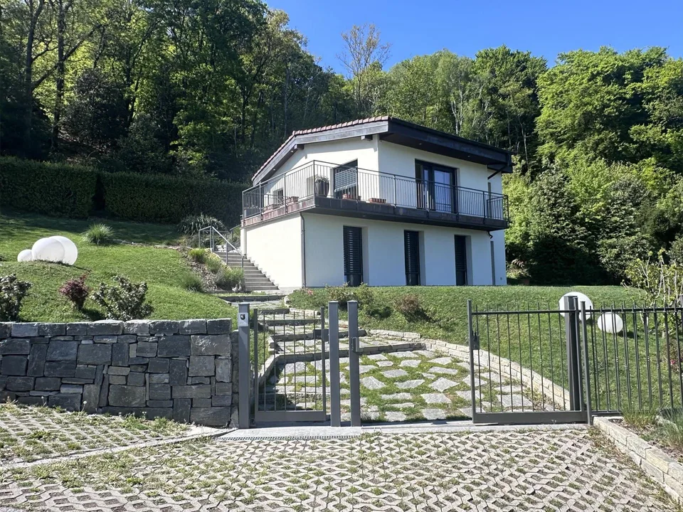 SPETTACOLARE CASA 5.5 CON MERAVIGLIOSA VISTA LAGO