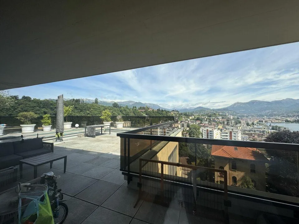 PARADISO | 6 LOCALI CON TERRAZZA DI 109 M2 VISTA PANORAMICA SU LAGO... – Foto 7 von 7