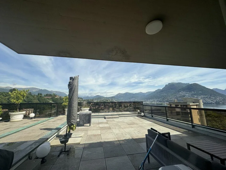 PARADISO | 6 LOCALI CON TERRAZZA DI 109 M2 VISTA PANORAMICA SU LAGO...