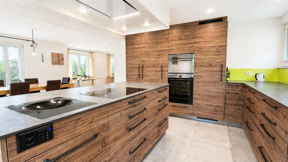 Maison familiale spacieuse avec beaucoup d'espace et un terrain de 924 m² à Reigoldswil