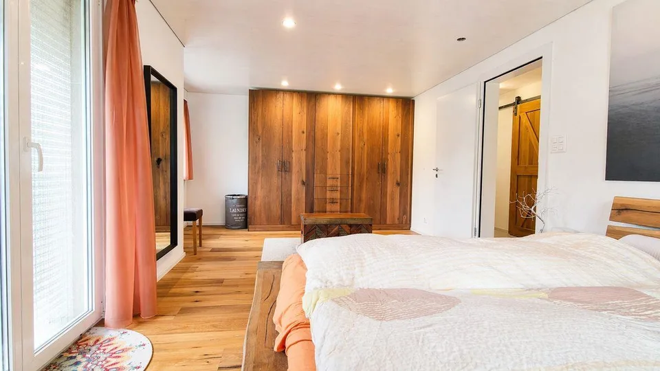 Maison familiale spacieuse avec beaucoup d'espace et un terrain de 924 m² à Reigoldswil