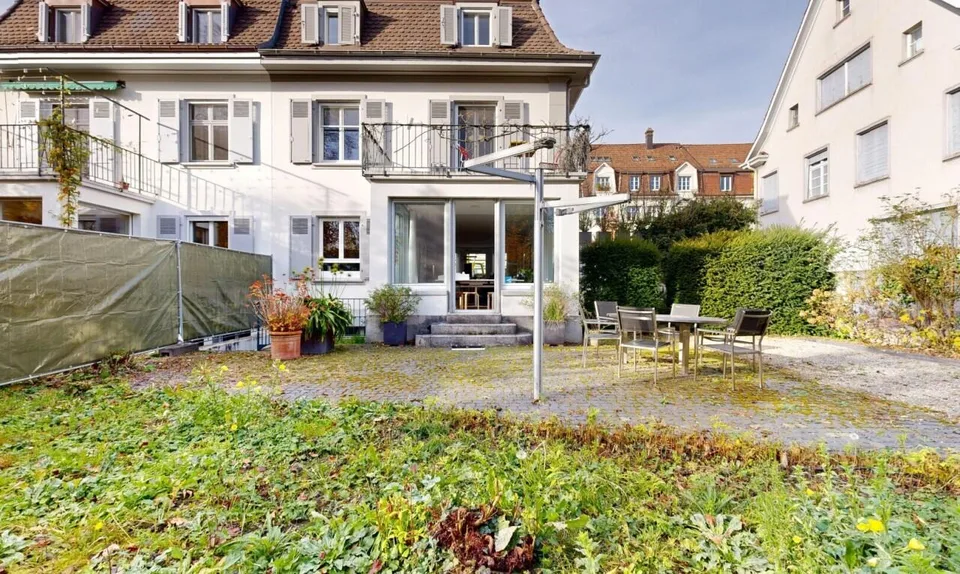 Neubau: Geräumige 2.5-Zimmerwohnung an zentrumsnaher Lage