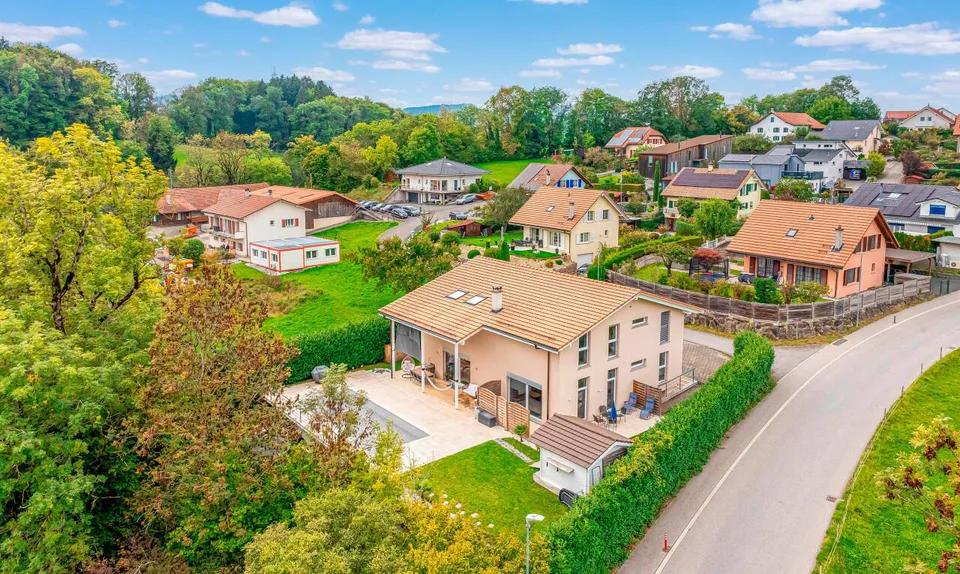 Exclusif : Grande villa de 3 logements avec piscine