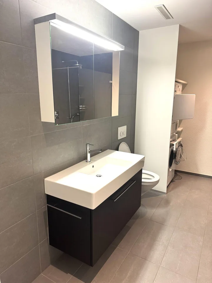 Bel appartement de 3,5 pièces, lumineux, au 1er étage avec vue sur les montagnes cherche un nouveau propriétaire – photo 8 sur 31