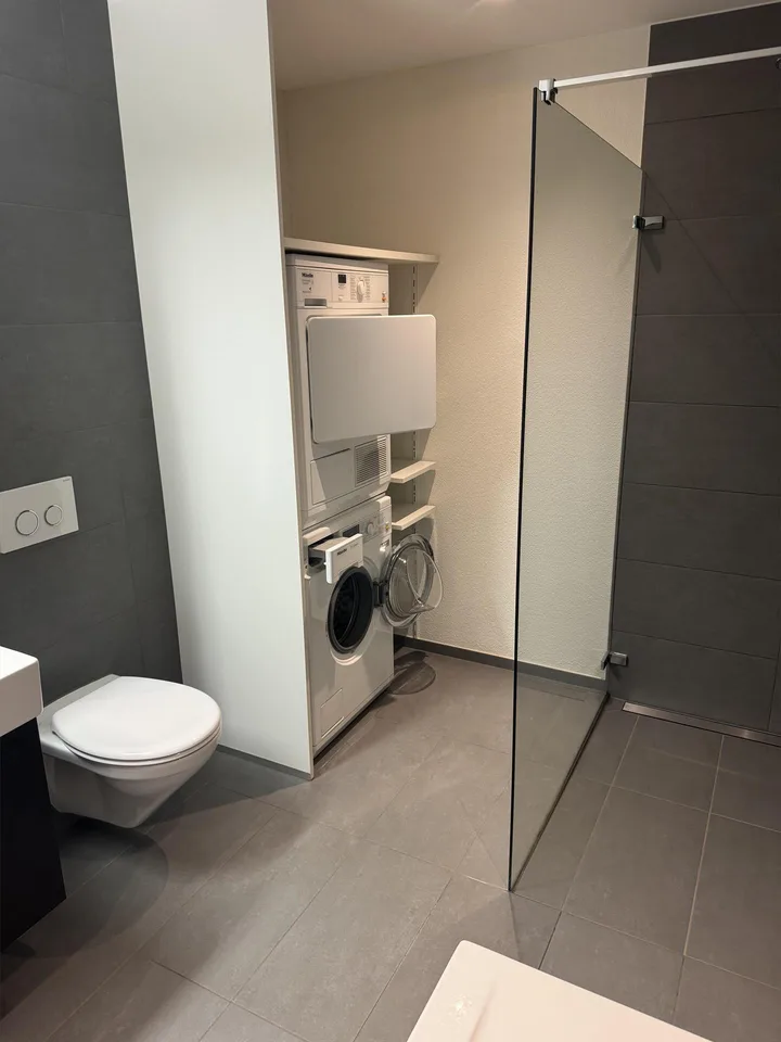 Bel appartement de 3,5 pièces, lumineux, au 1er étage avec vue sur les montagnes cherche un nouveau propriétaire – photo 17 sur 31