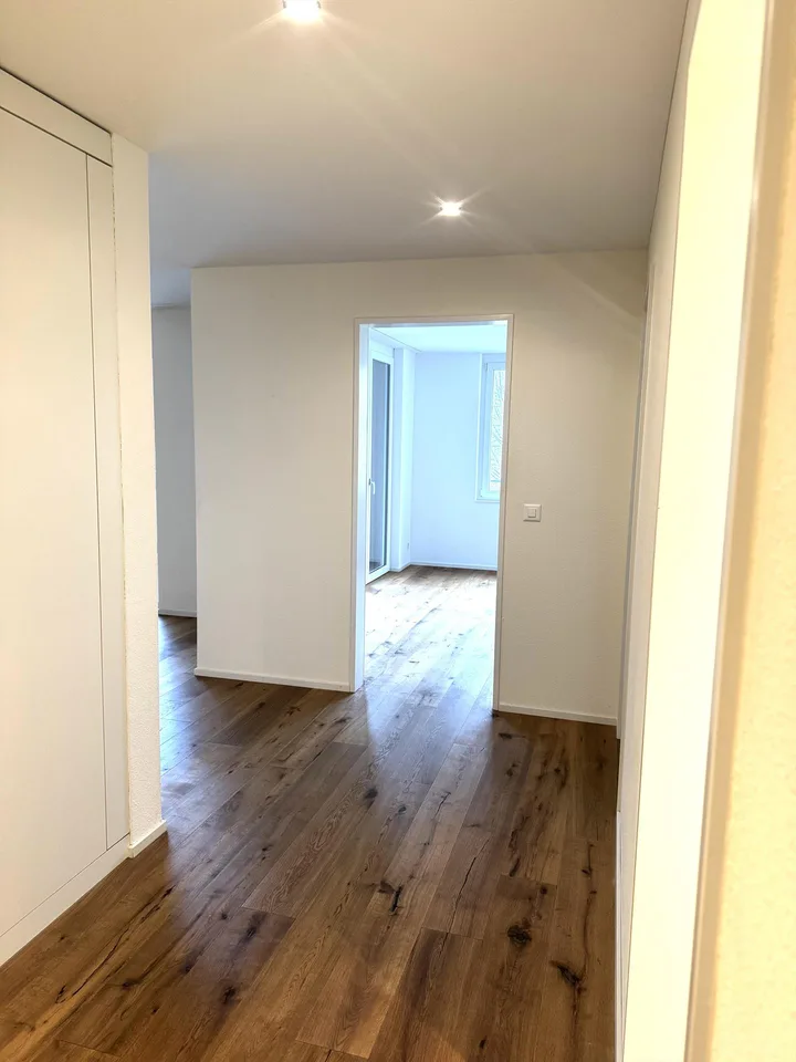 Bel appartement de 3,5 pièces, lumineux, au 1er étage avec vue sur les montagnes cherche un nouveau propriétaire – photo 16 sur 31