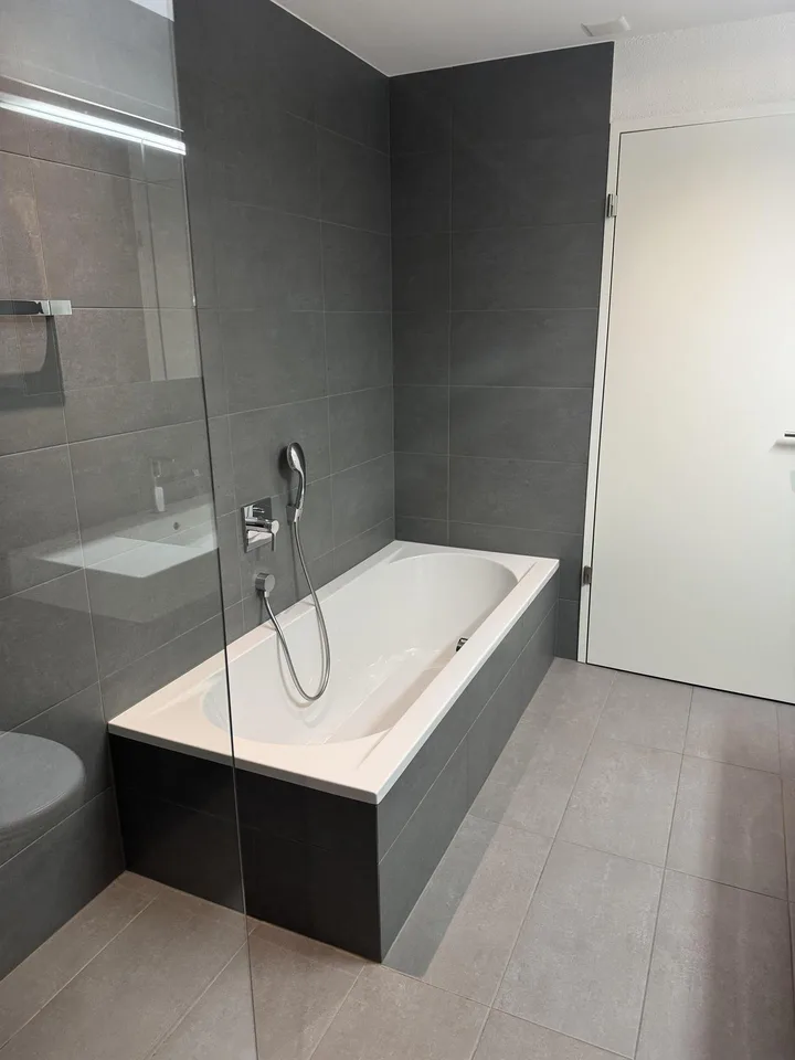 Bel appartement de 3,5 pièces, lumineux, au 1er étage avec vue sur les montagnes cherche un nouveau propriétaire – photo 6 sur 31