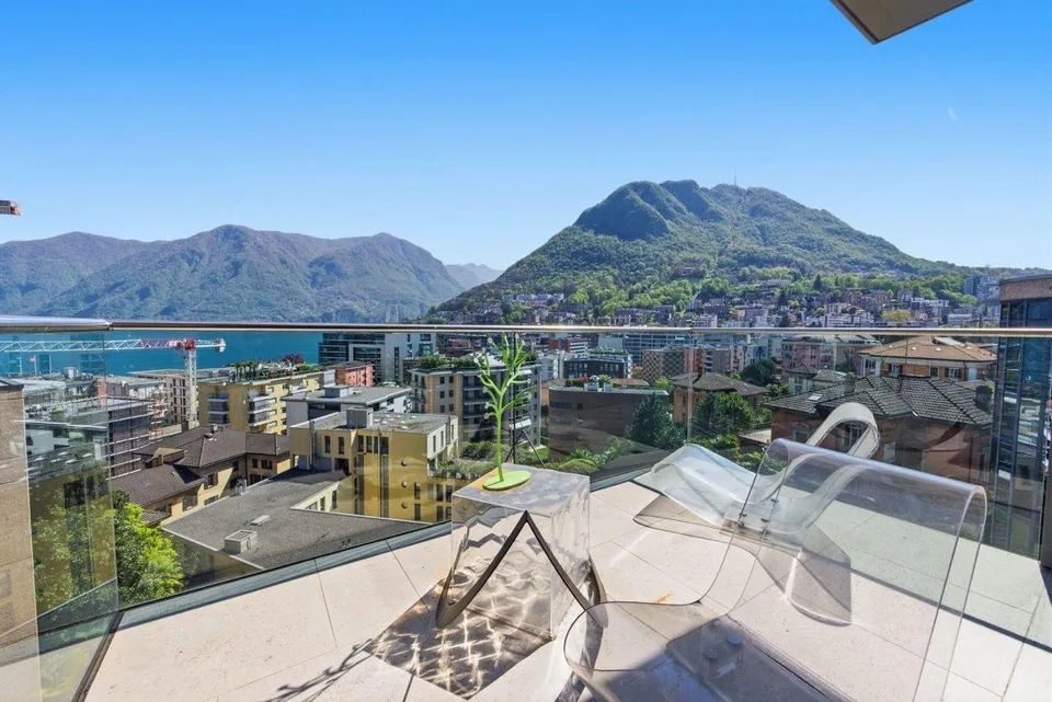 Esclusivo attico con rooftop panoramico e vista lago mozzafiato | E... – foto 12 di 12