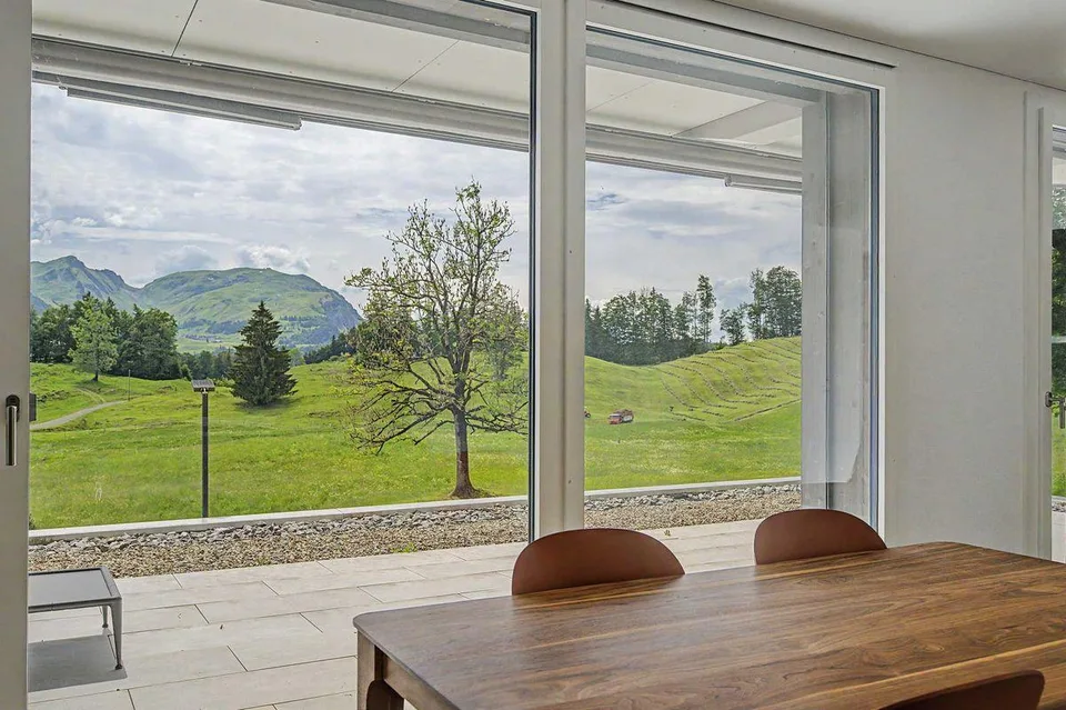 Moderne 2.5-Zimmer-Wohnung mit Panoramasicht in Illgau (St. Karl)
