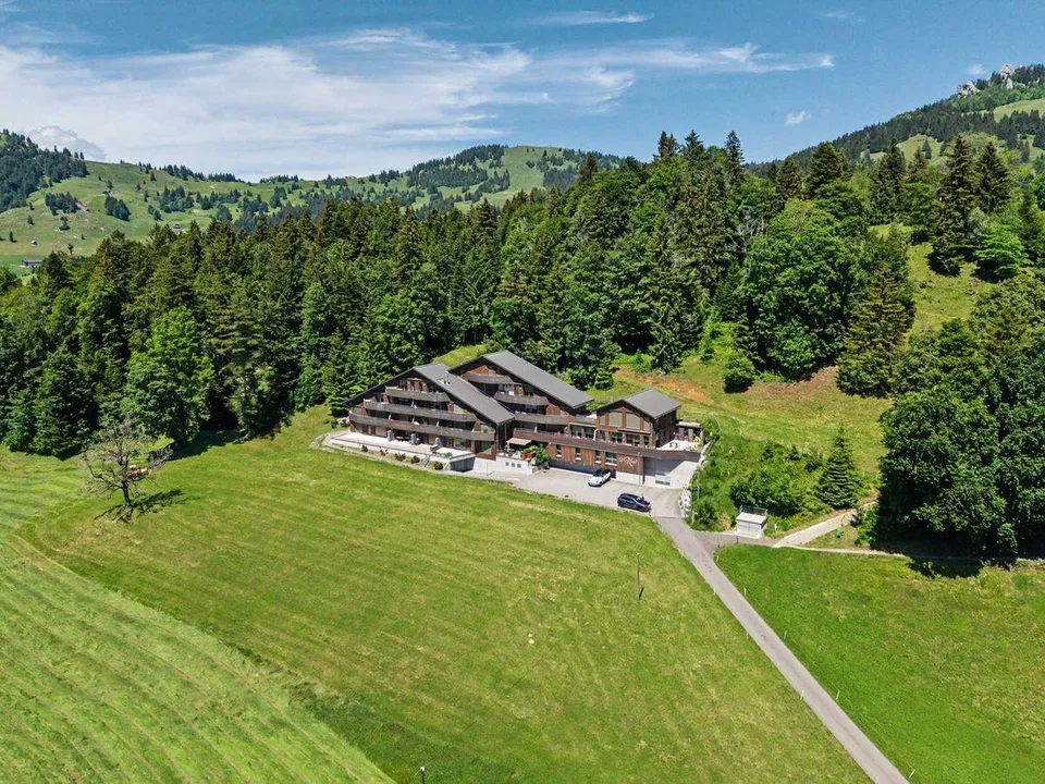 Moderne 2.5-Zimmer-Wohnung mit Panoramasicht in Illgau (St. Karl)
