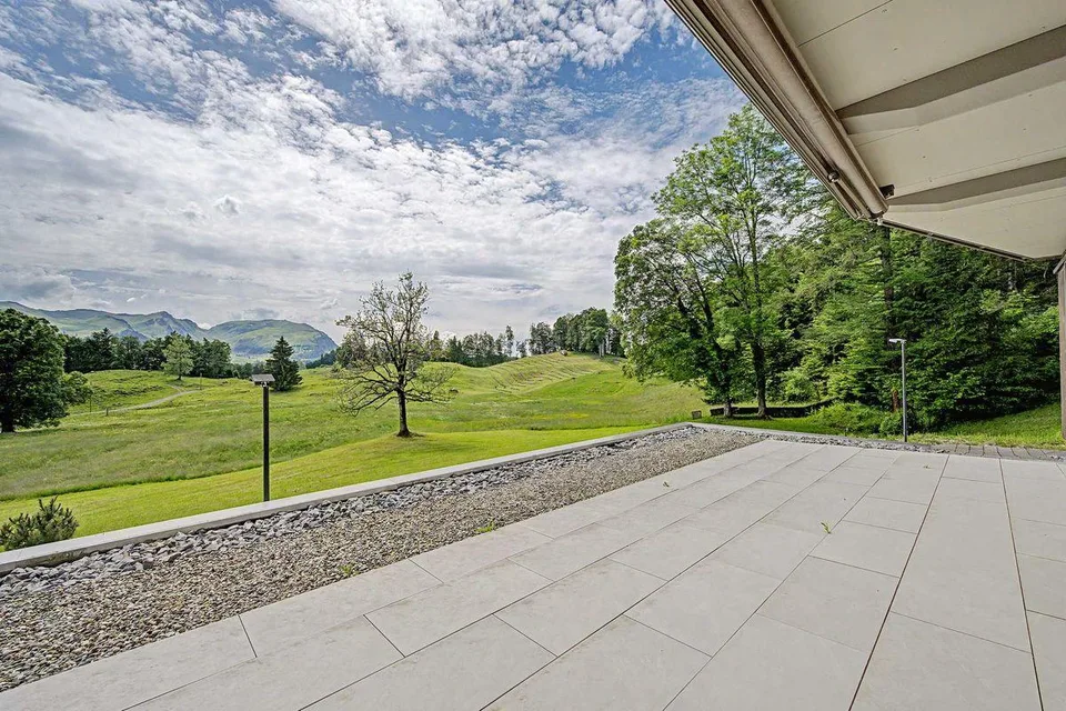 Moderne 2.5-Zimmer-Wohnung mit Panoramasicht in Illgau (St. Karl)